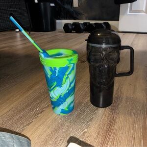 SILICONE COFFEE OR DRINK CUP / DRINK WATER BOTTLE 🐉 PLUS BLACK SKULL CUP 💀